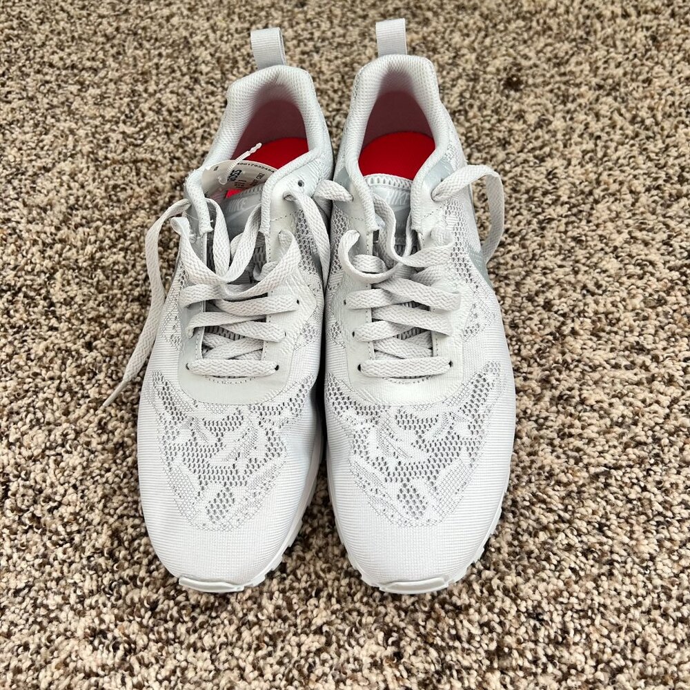 New NIKE Grey/Platinum/White Women Size 8 Runner 2 Sneakers